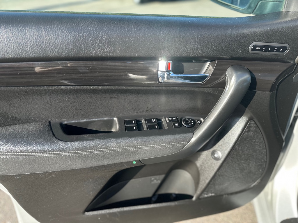 Photo 11 of this KIA SORENTO