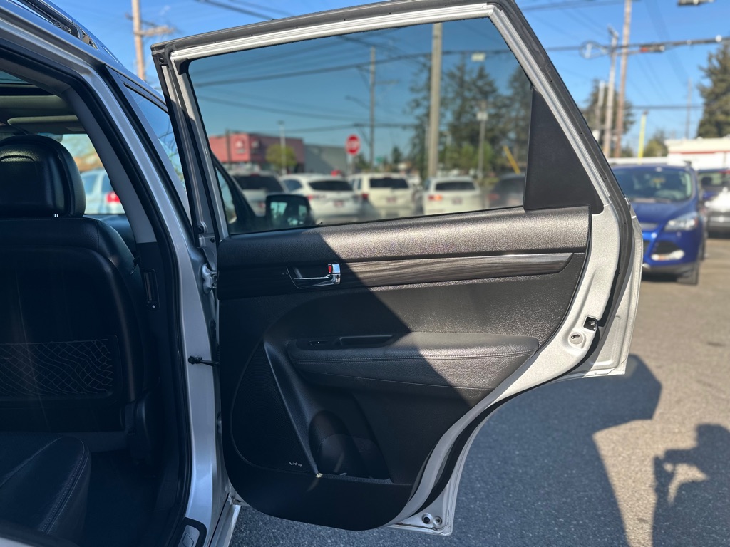 Photo 18 of this KIA SORENTO