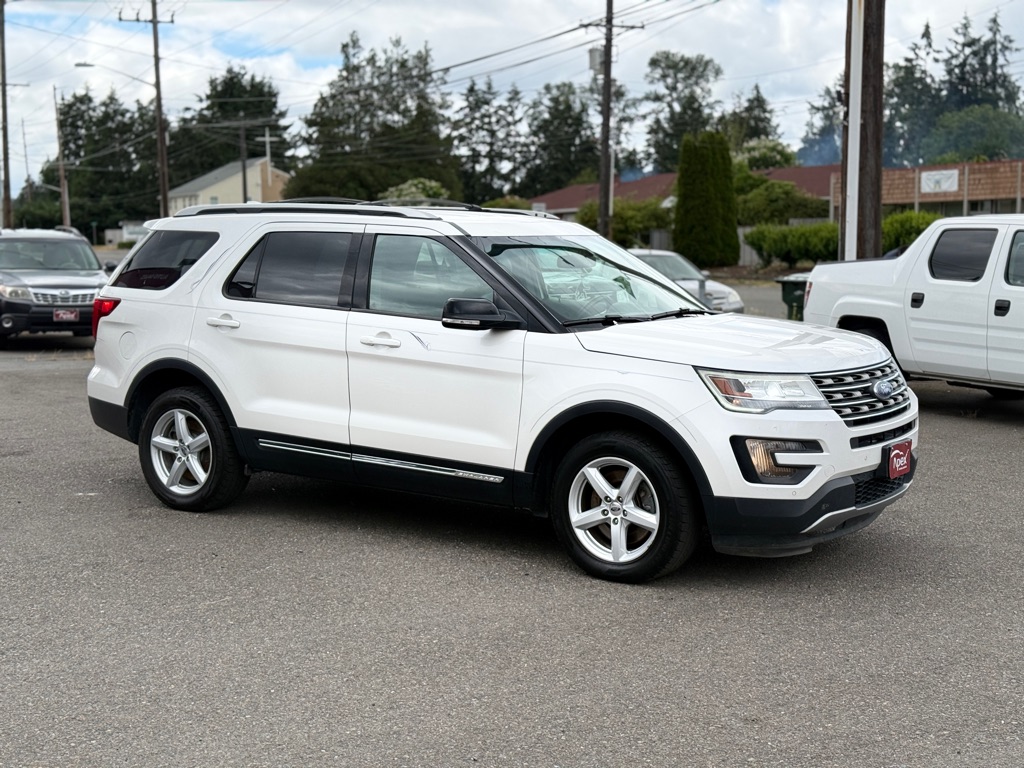 Photo 4 of this FORD EXPLORER