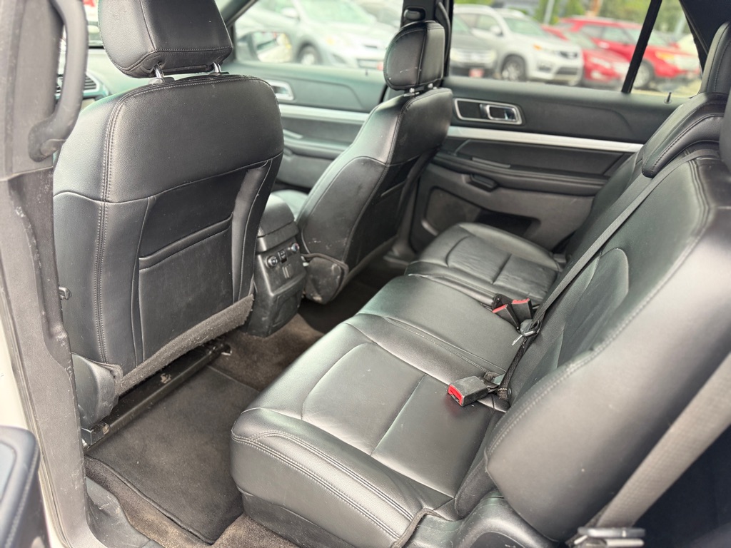 Photo 15 of this FORD EXPLORER