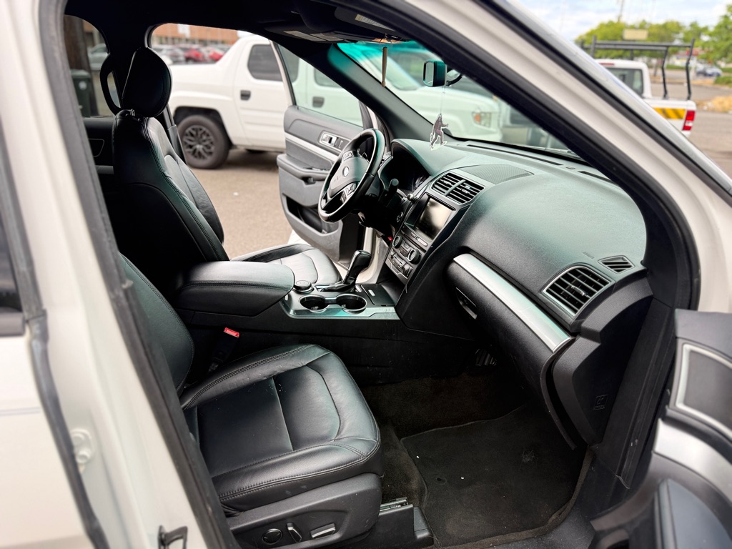 Photo 21 of this FORD EXPLORER