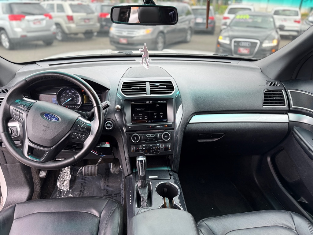 Photo 13 of this FORD EXPLORER