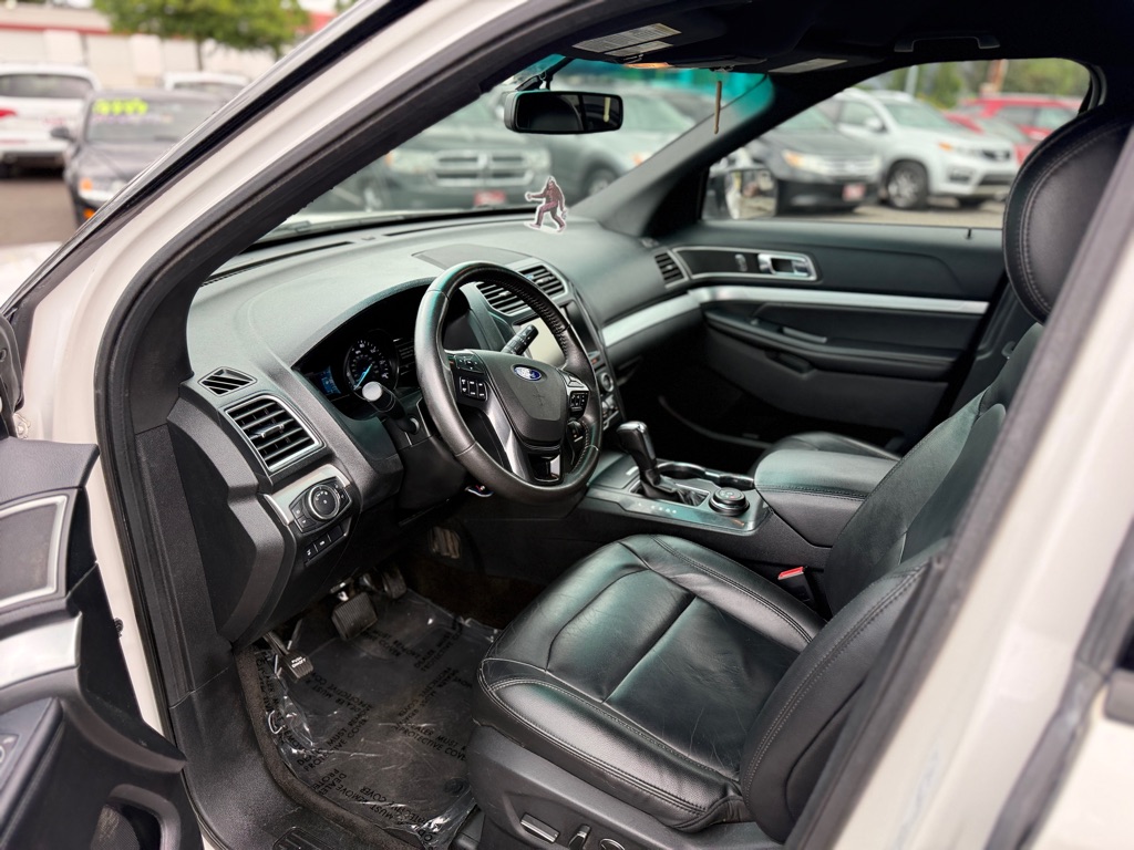 Photo 10 of this FORD EXPLORER