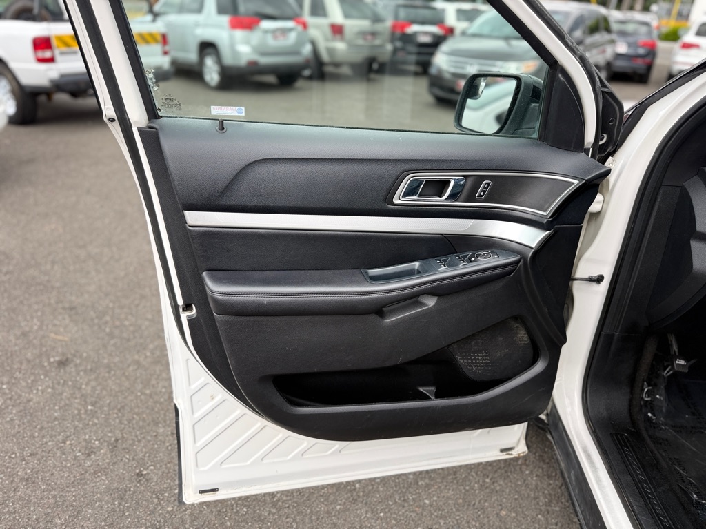 Photo 11 of this FORD EXPLORER