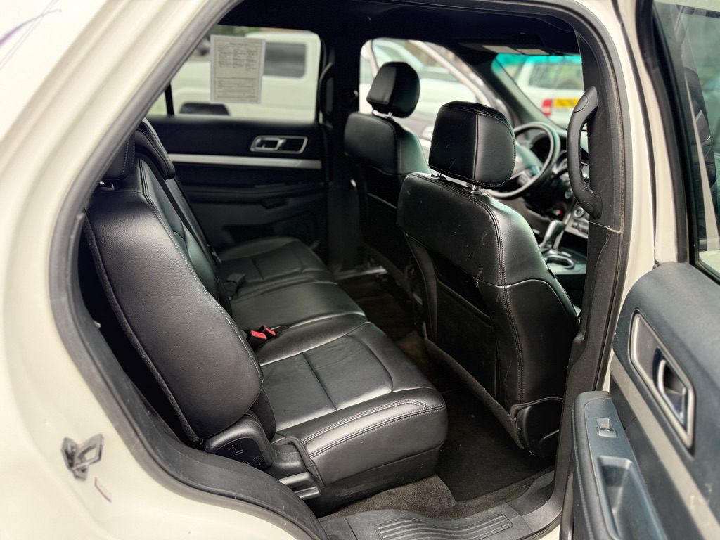 Photo 20 of this FORD EXPLORER