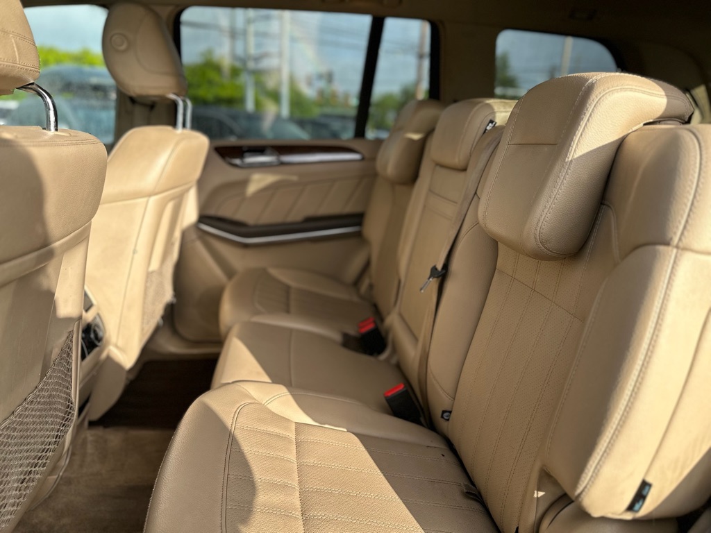 Photo 19 of this MERCEDES-BENZ GL-CLASS