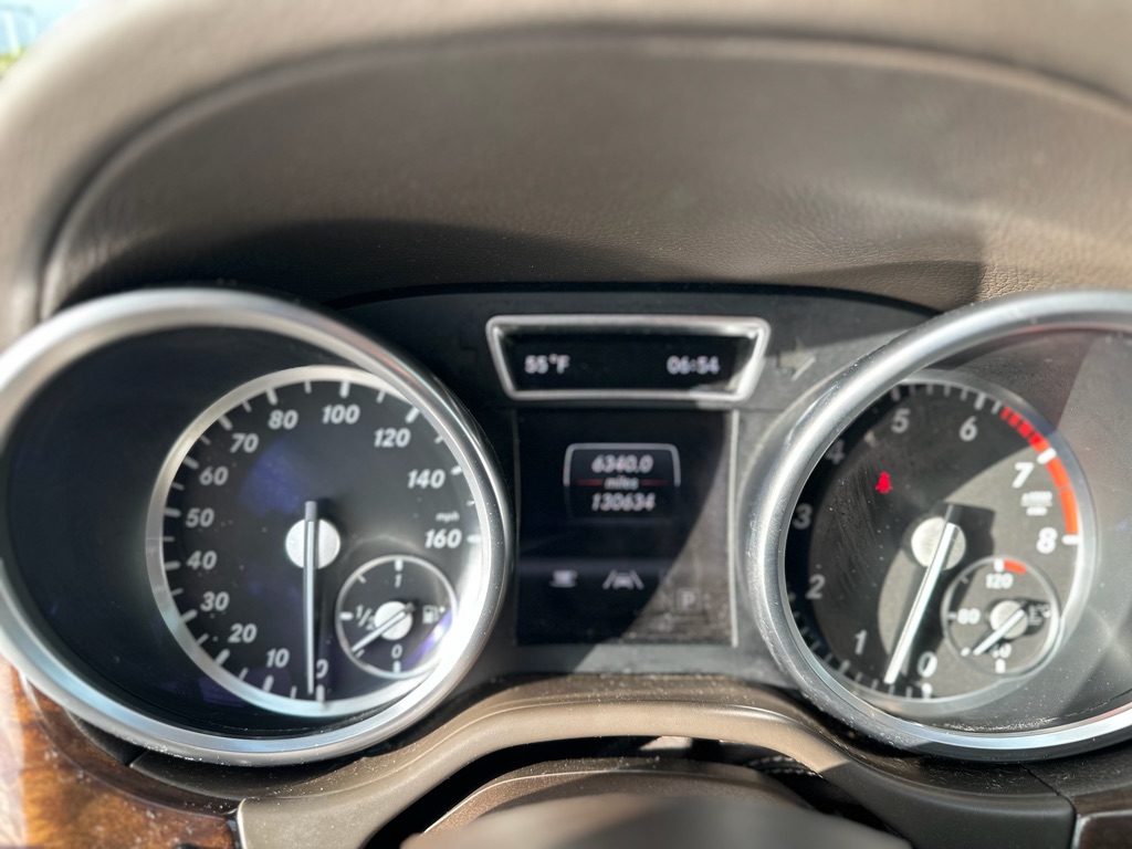 Photo 14 of this MERCEDES-BENZ GL-CLASS