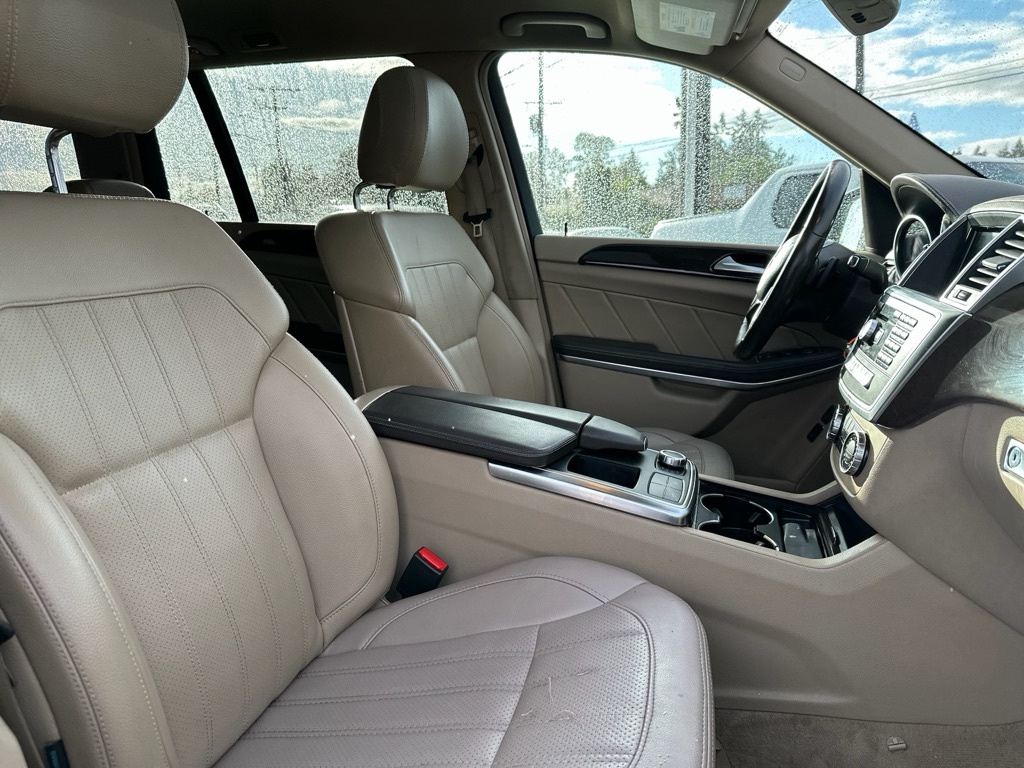 Photo 24 of this MERCEDES-BENZ GL-CLASS