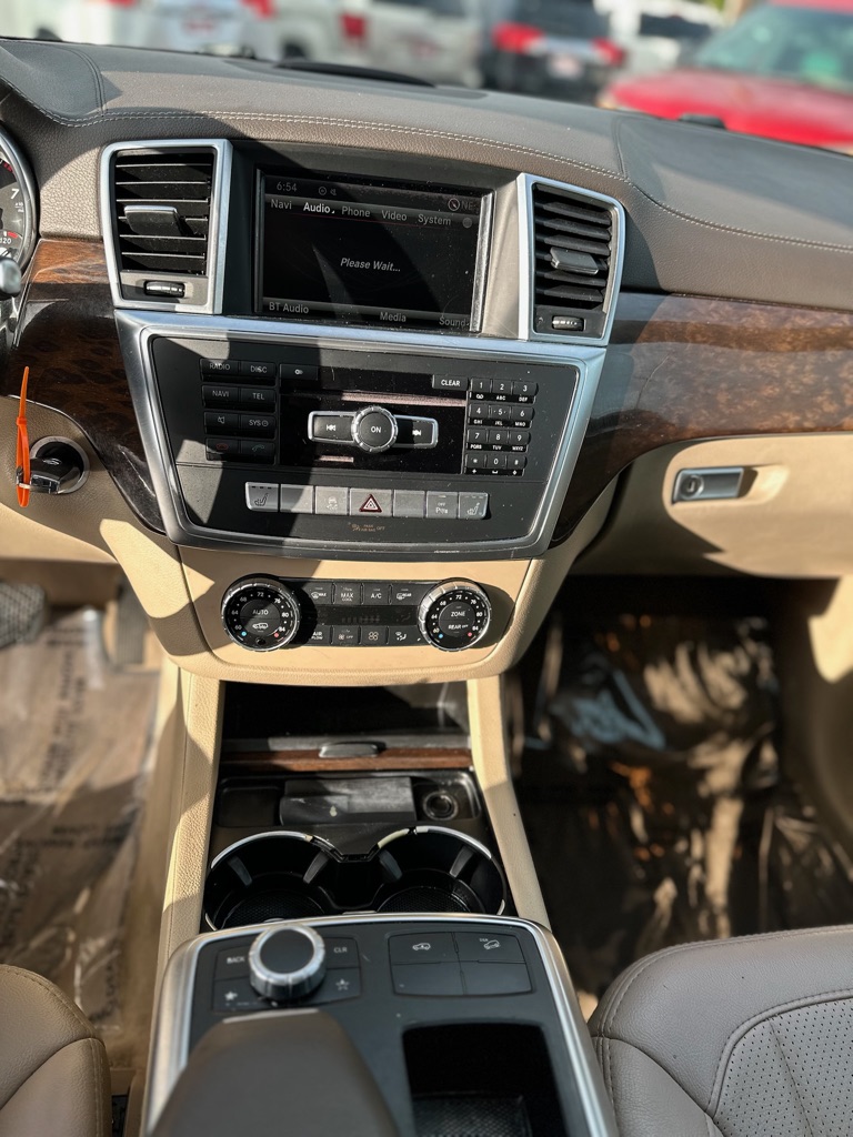 Photo 15 of this MERCEDES-BENZ GL-CLASS