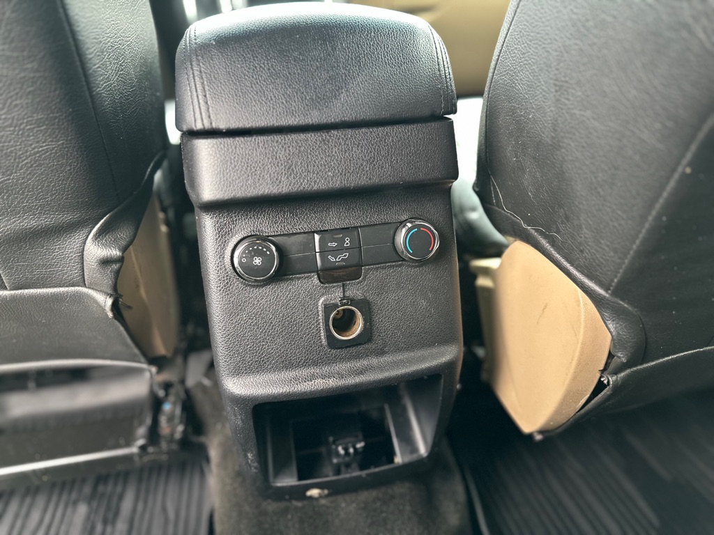 Photo 20 of this FORD EXPLORER