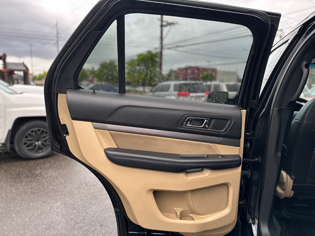 Photo 17 of this FORD EXPLORER