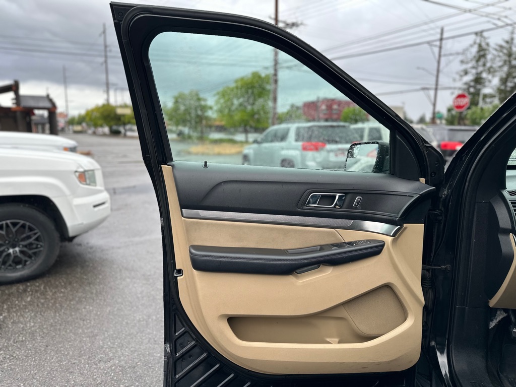 Photo 10 of this FORD EXPLORER
