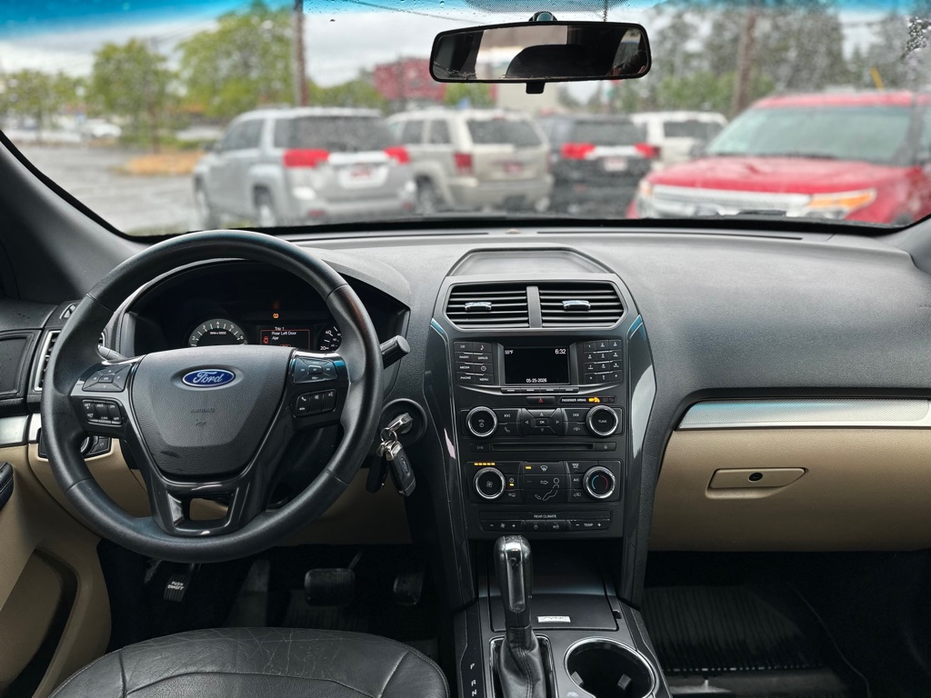 Photo 19 of this FORD EXPLORER