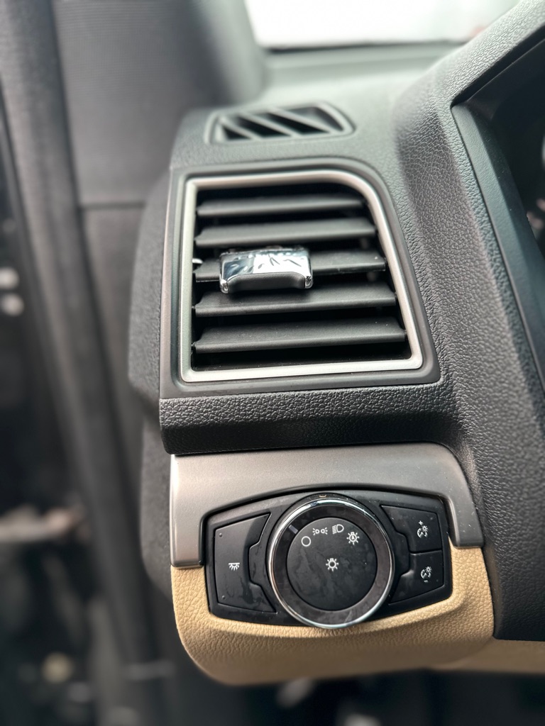 Photo 13 of this FORD EXPLORER