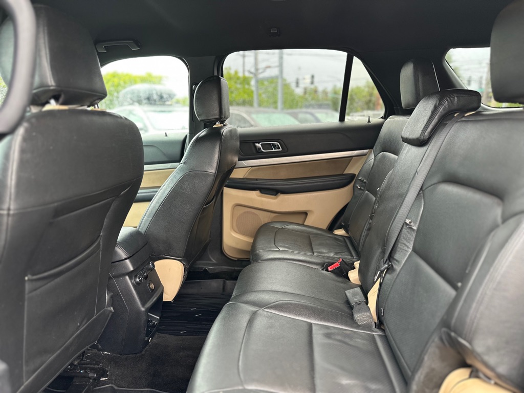Photo 18 of this FORD EXPLORER