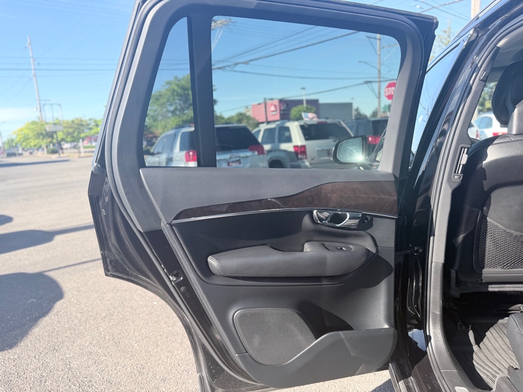 Photo 19 of this VOLVO XC90