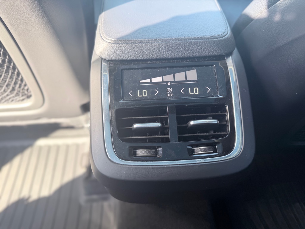 Photo 22 of this VOLVO XC90