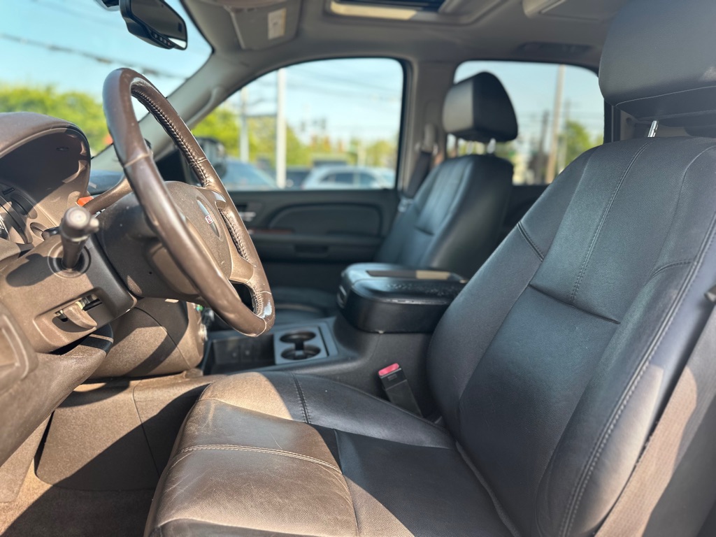 Photo 12 of this GMC YUKON