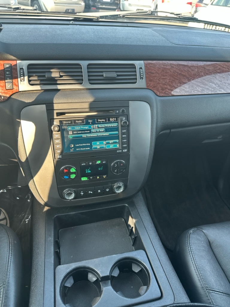 Photo 16 of this GMC YUKON