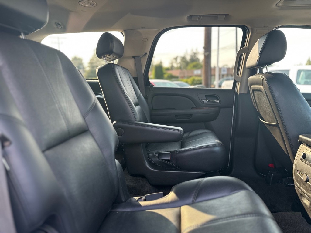 Photo 23 of this GMC YUKON