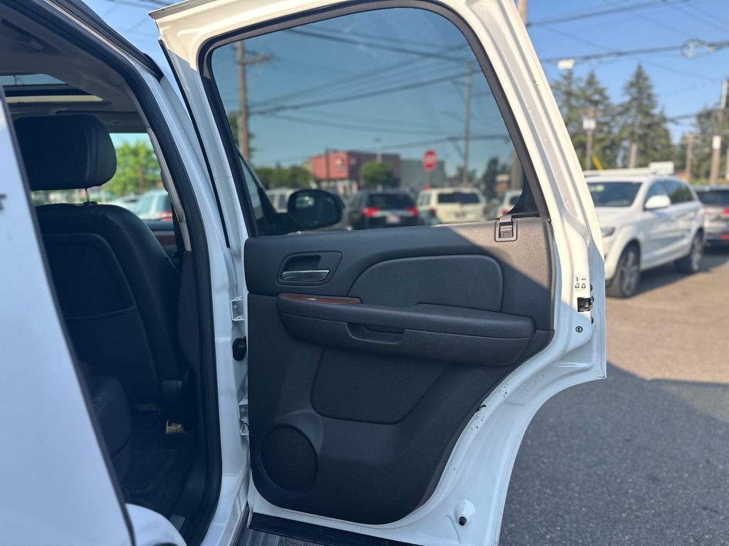 Photo 22 of this GMC YUKON