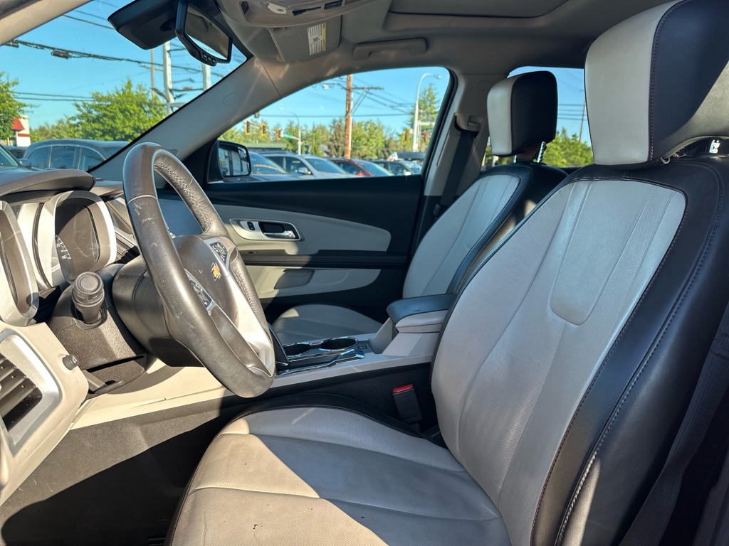 Photo 12 of this CHEVROLET EQUINOX