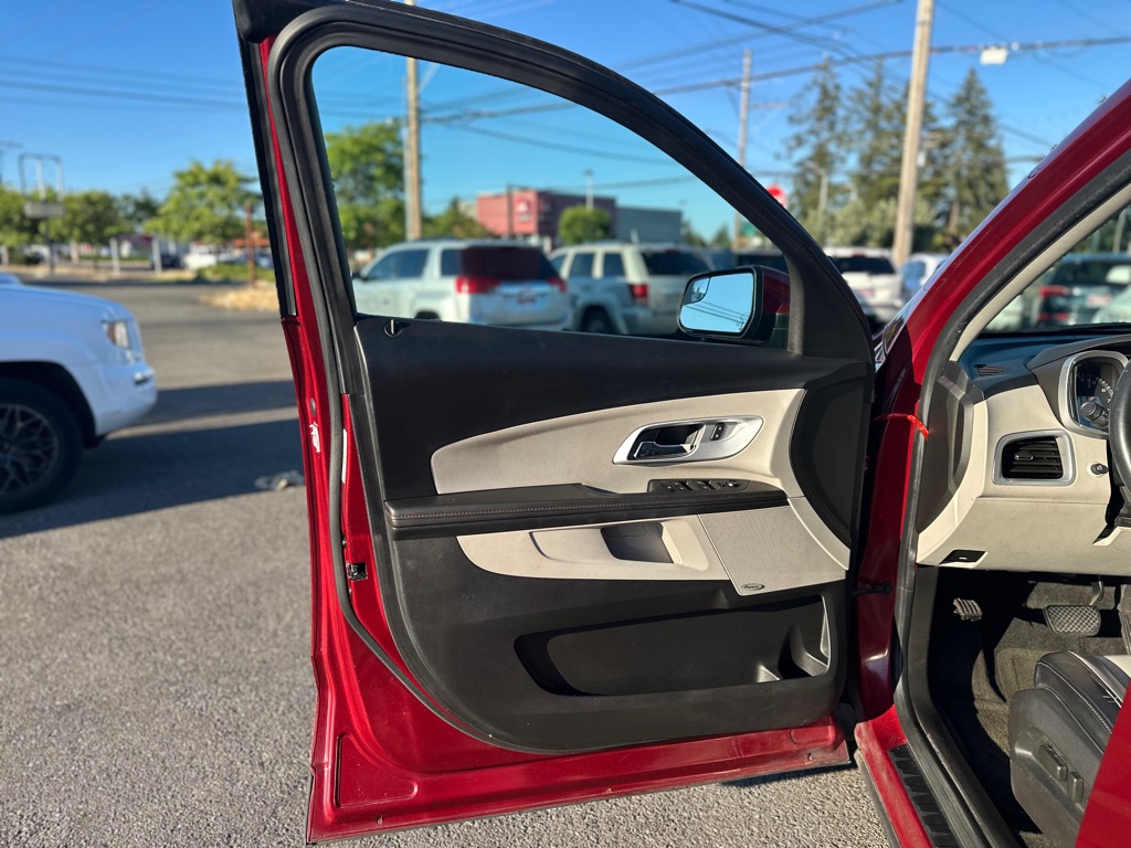 Photo 10 of this CHEVROLET EQUINOX