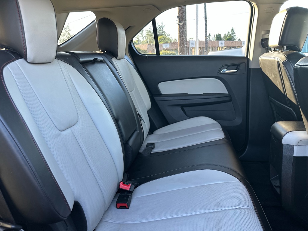 Photo 21 of this CHEVROLET EQUINOX