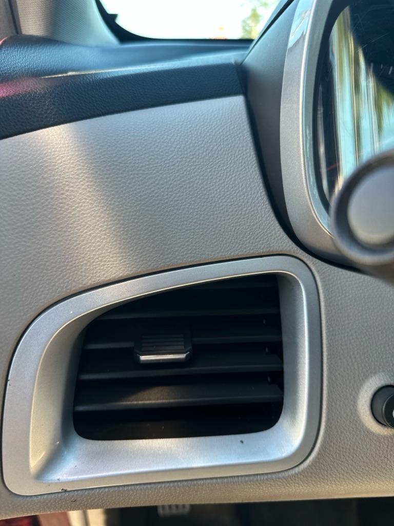Photo 14 of this CHEVROLET EQUINOX