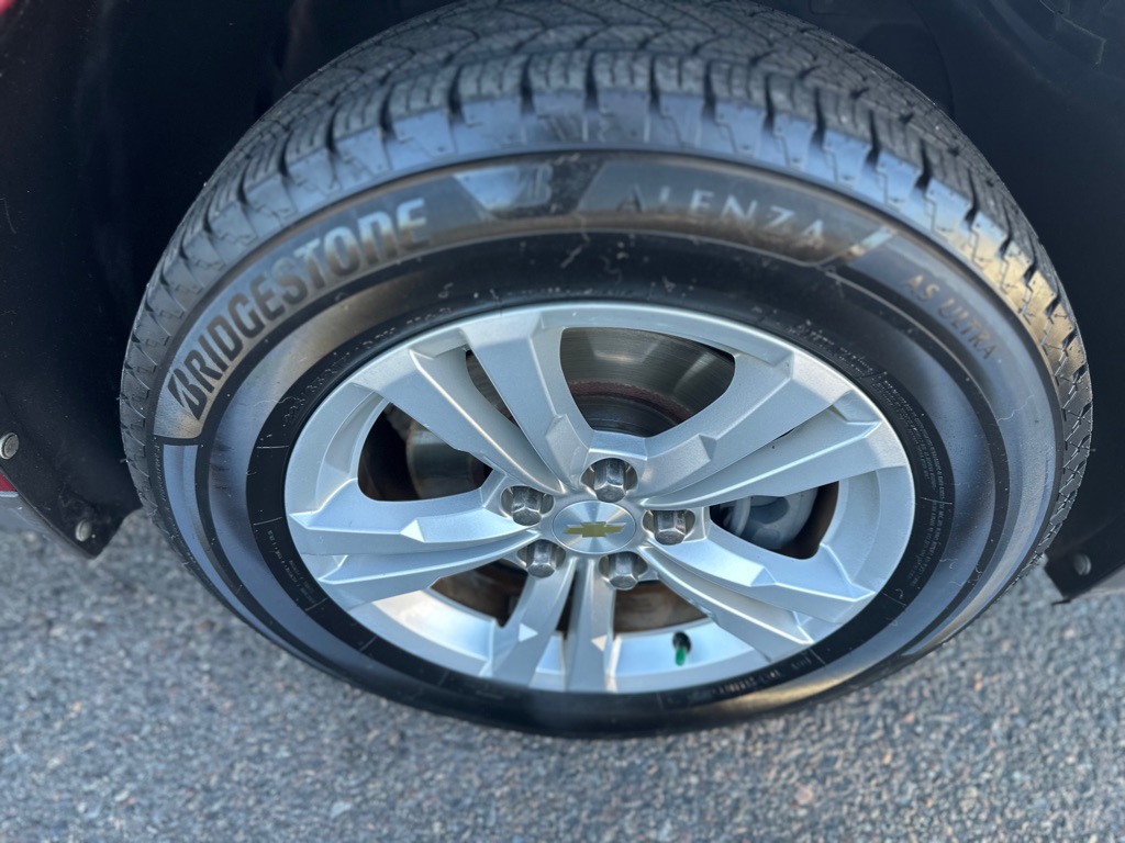 Photo 25 of this CHEVROLET EQUINOX