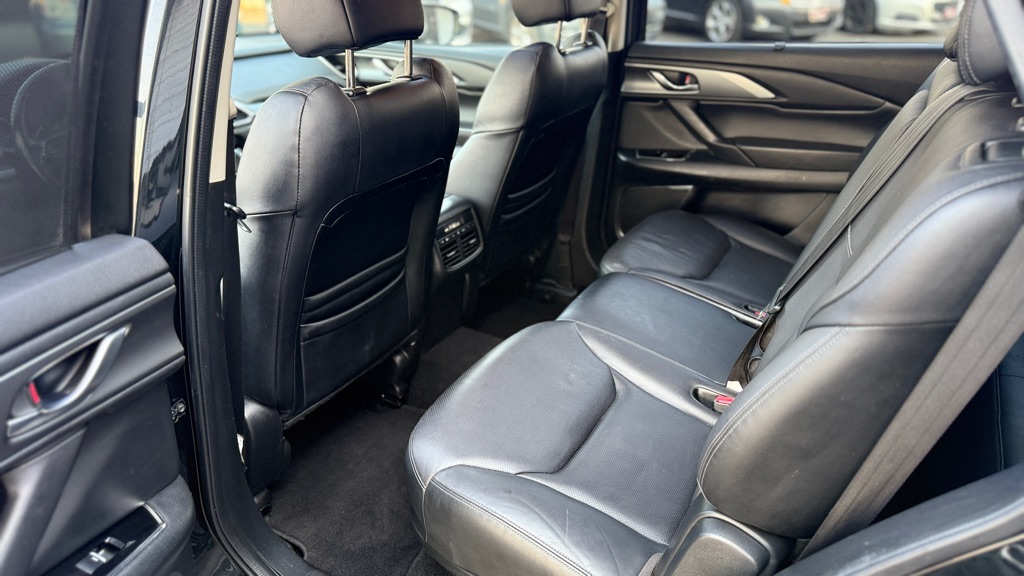 Photo 15 of this MAZDA CX-9