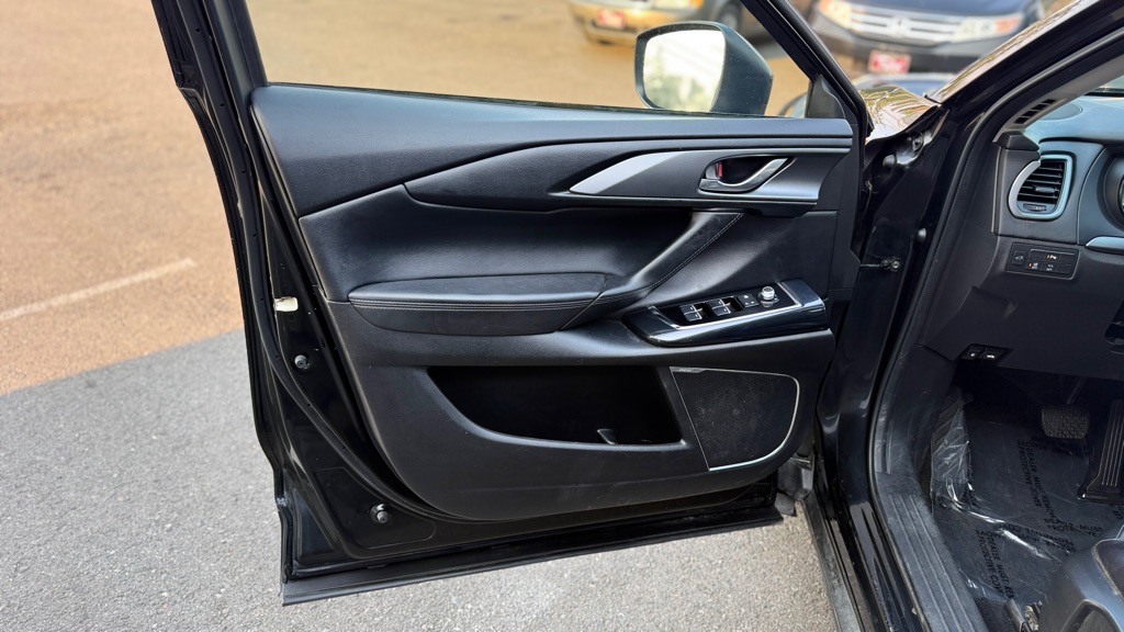 Photo 12 of this MAZDA CX-9