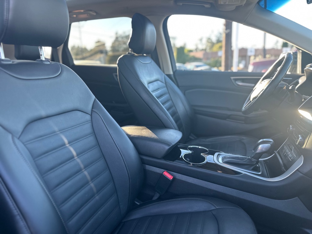 Photo 26 of this FORD EDGE