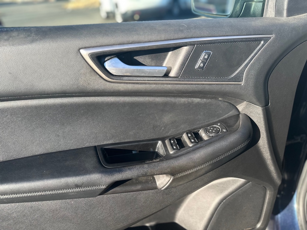 Photo 11 of this FORD EDGE