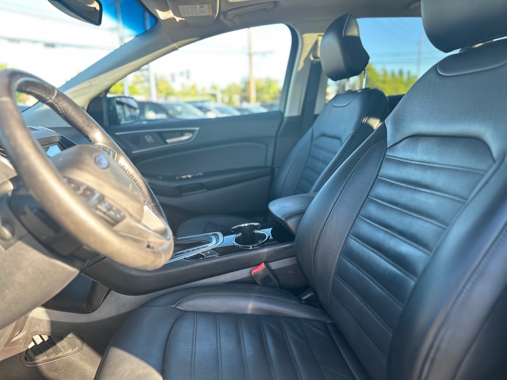 Photo 12 of this FORD EDGE