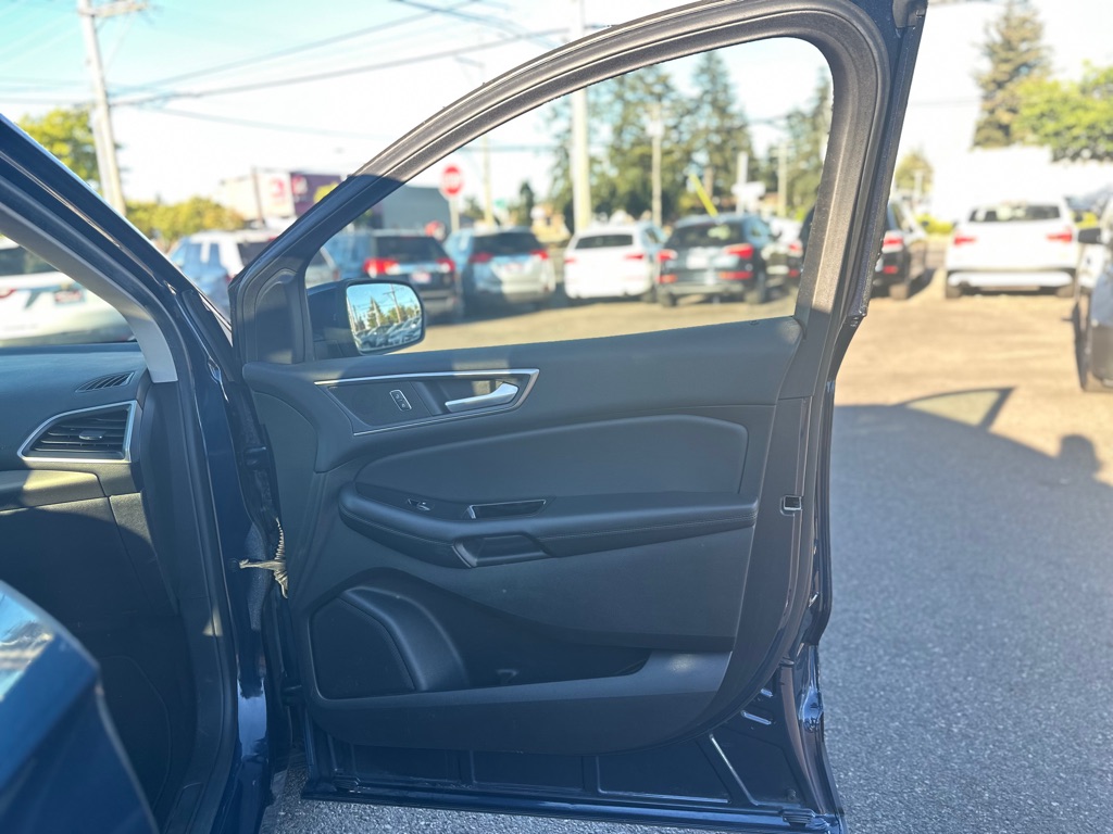 Photo 25 of this FORD EDGE
