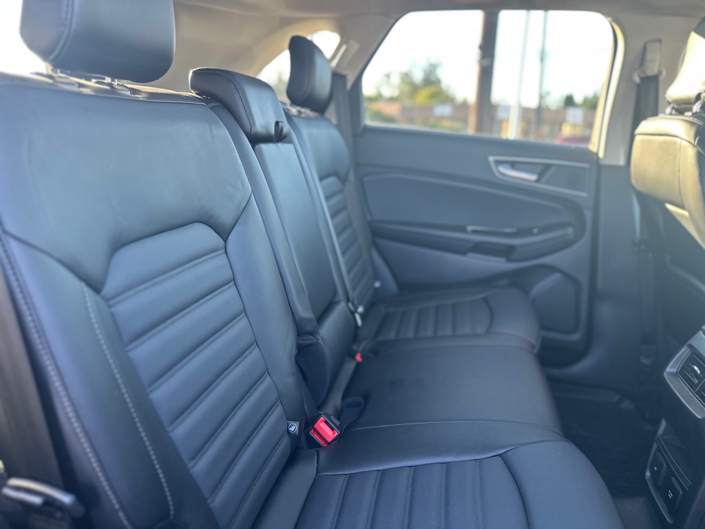 Photo 24 of this FORD EDGE