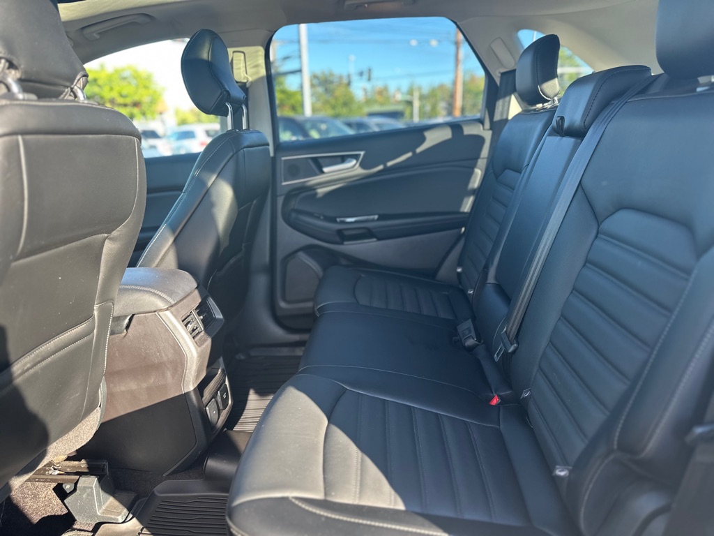 Photo 19 of this FORD EDGE