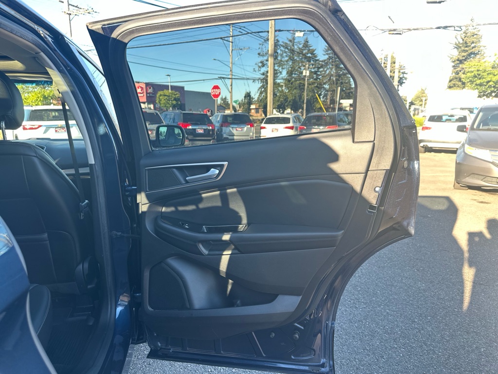 Photo 23 of this FORD EDGE