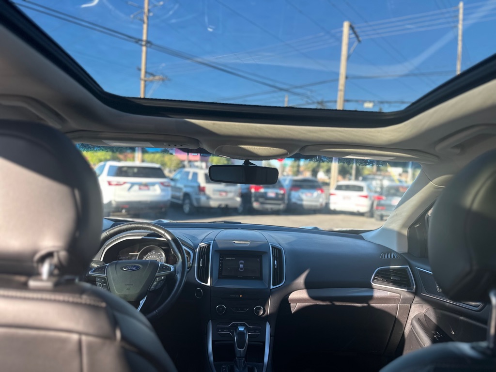 Photo 21 of this FORD EDGE