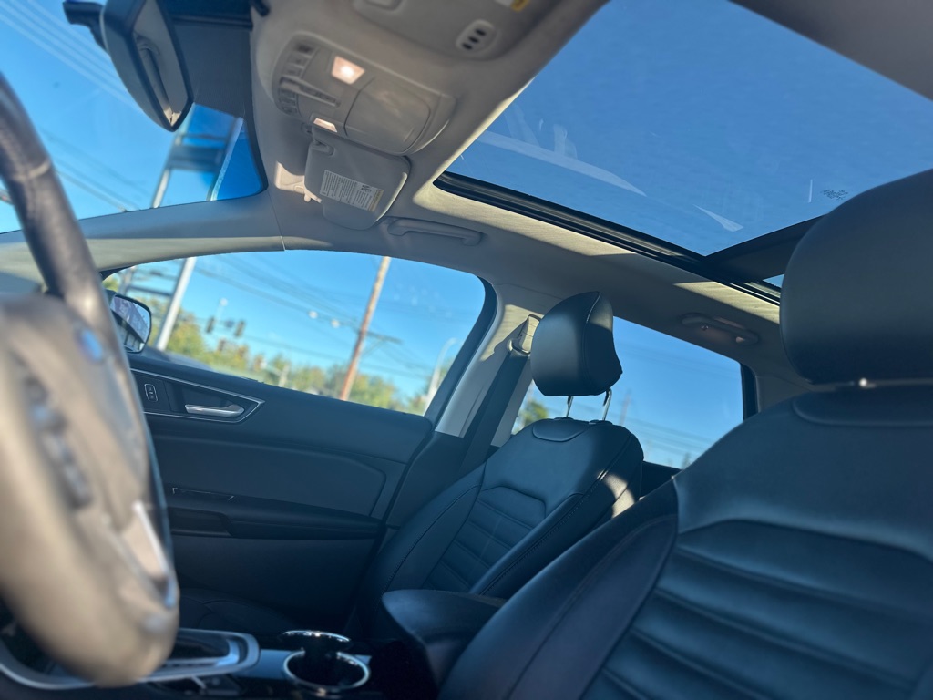 Photo 14 of this FORD EDGE