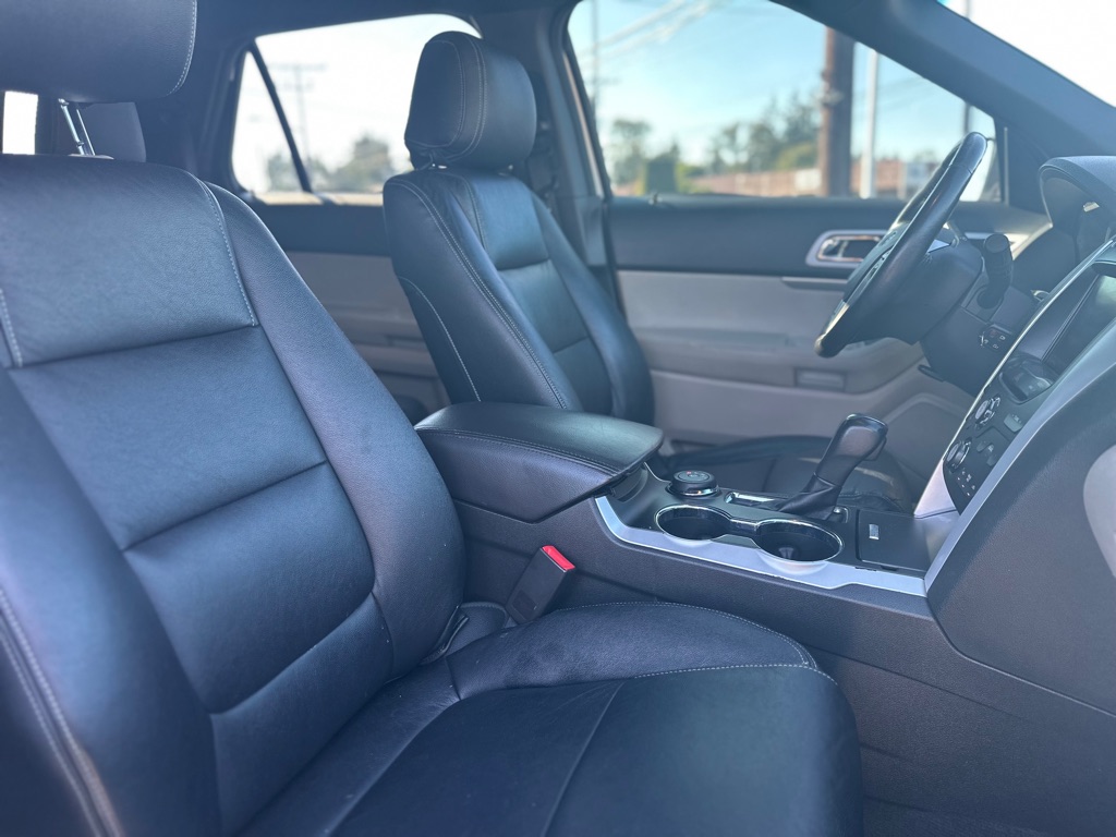 Photo 24 of this FORD EXPLORER