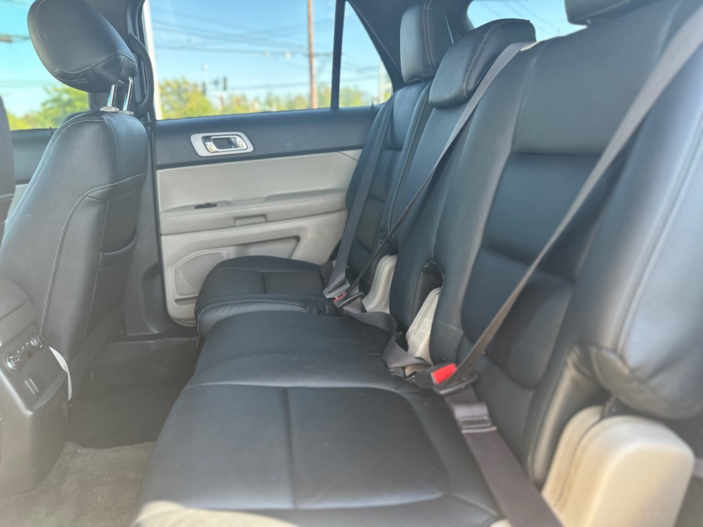 Photo 17 of this FORD EXPLORER