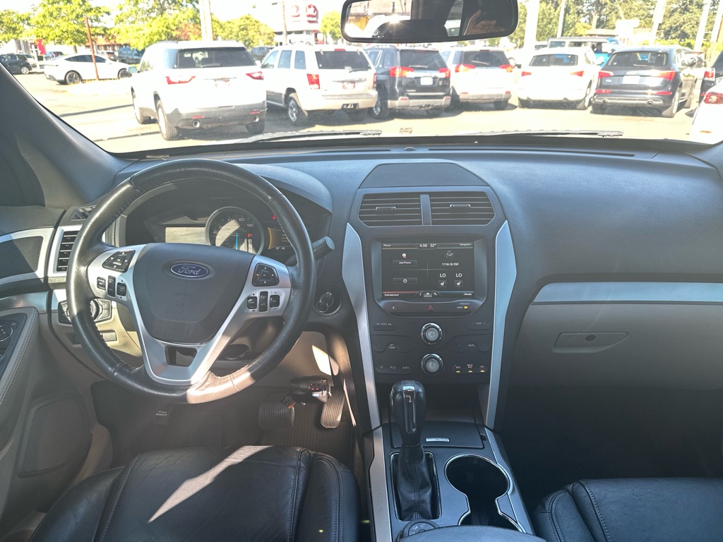 Photo 18 of this FORD EXPLORER