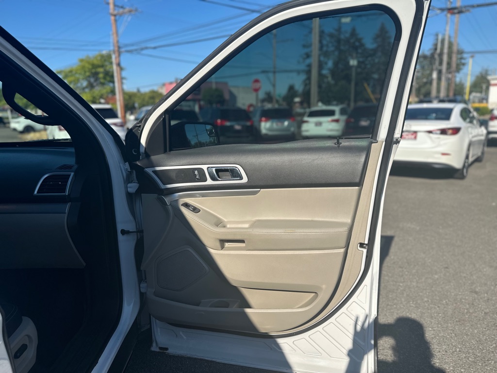 Photo 23 of this FORD EXPLORER