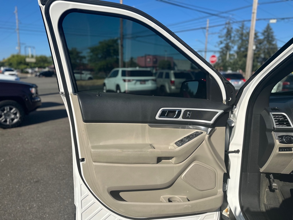Photo 10 of this FORD EXPLORER