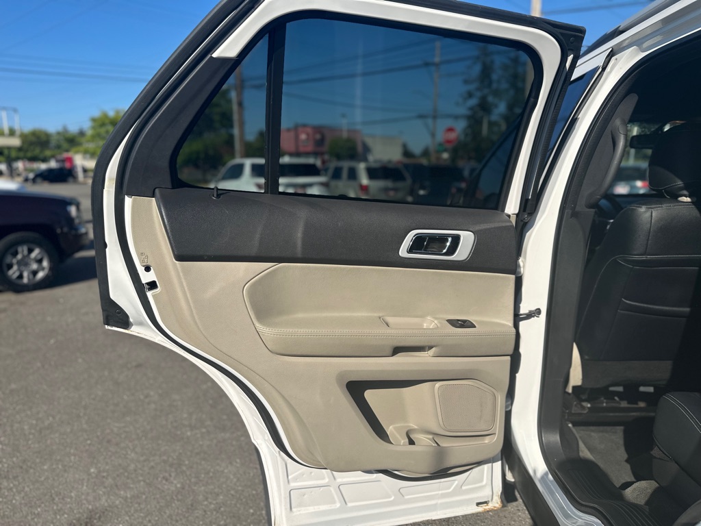 Photo 16 of this FORD EXPLORER