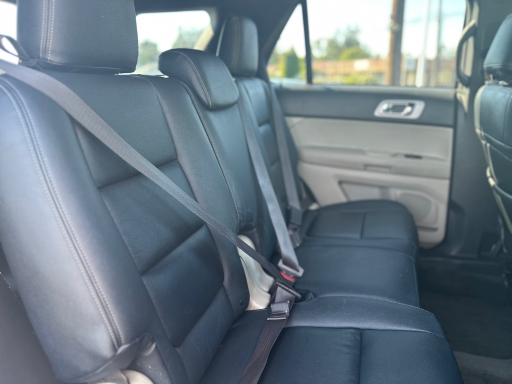 Photo 21 of this FORD EXPLORER
