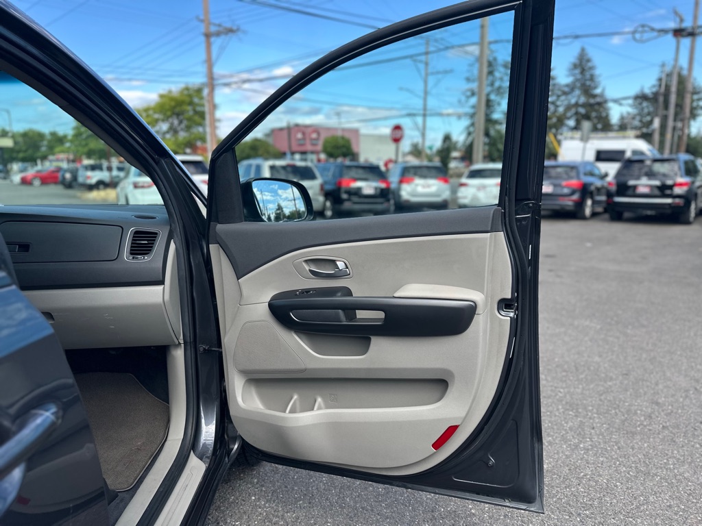 Photo 21 of this KIA SEDONA