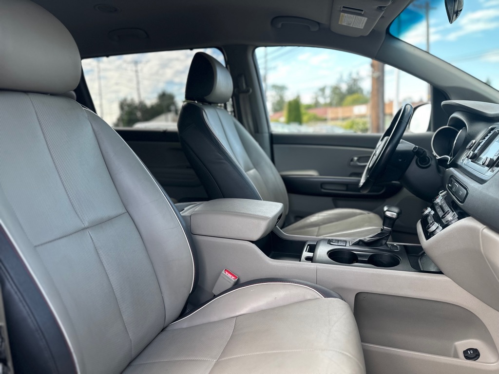 Photo 22 of this KIA SEDONA